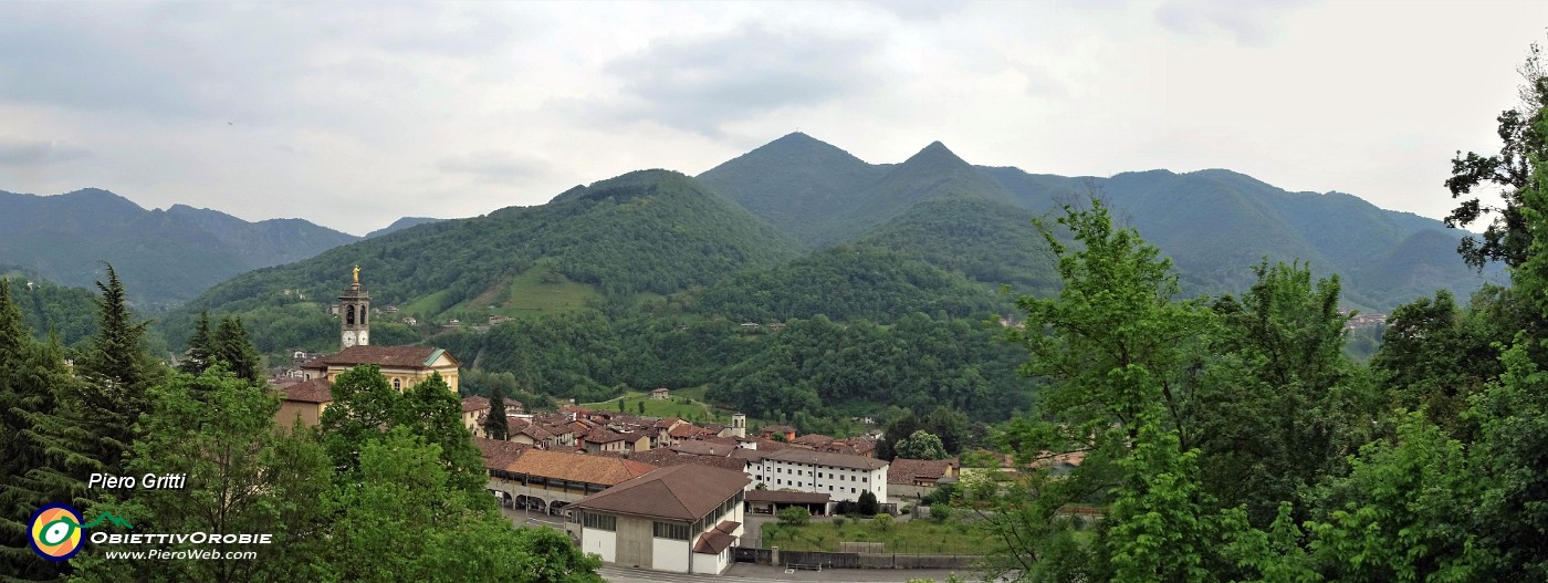 96 Vista su Chiesa-Oratorio e Convento di Clausura Suore Francescane con vista verso il Canto Alto.jpg